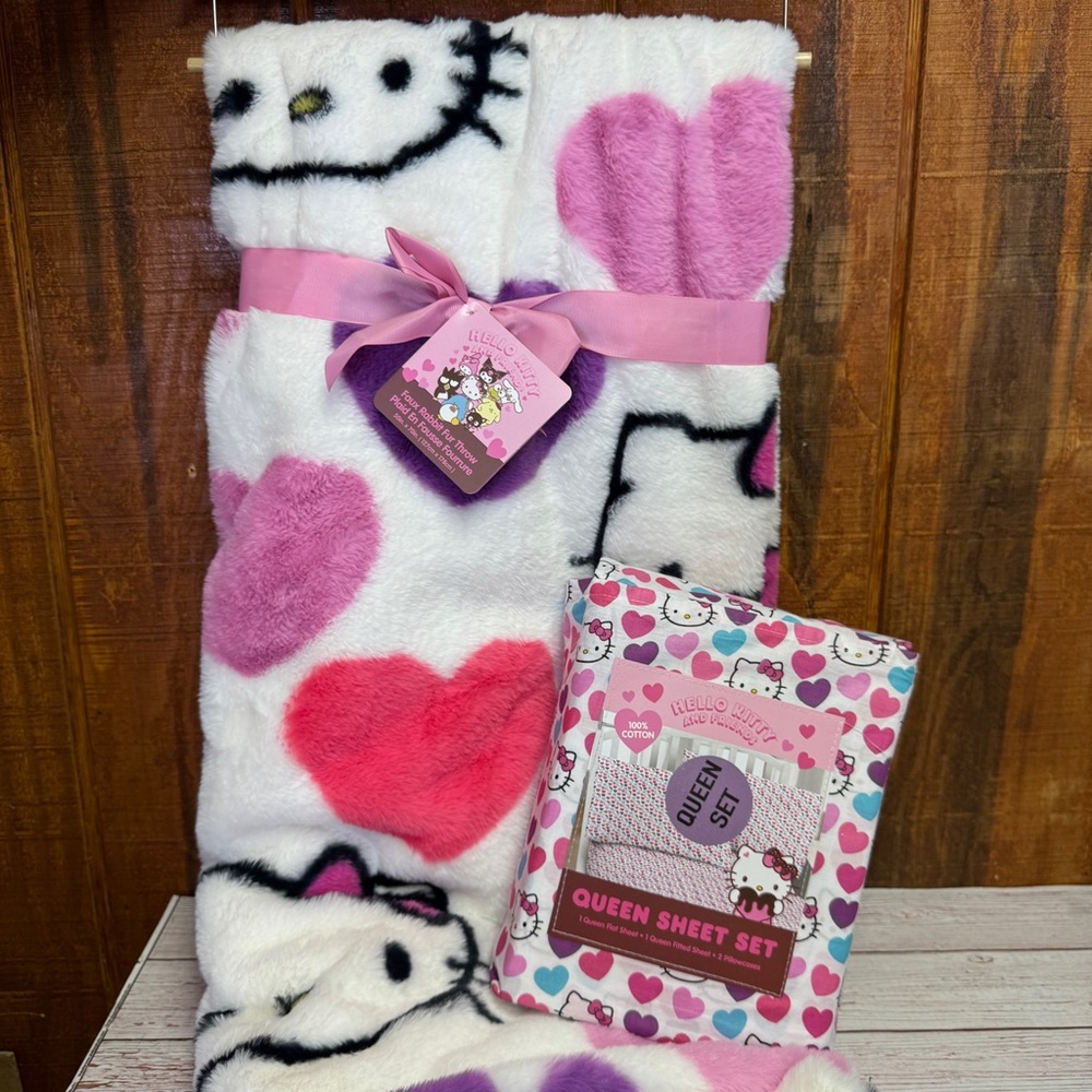 Hello Kitty Set Of Hearts Soft Blanket & Queen Sheets